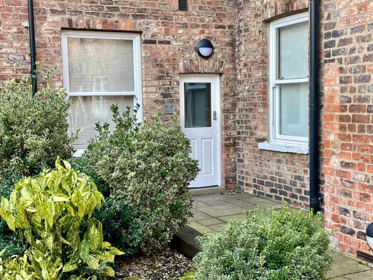 Clifford'S Reach At Bluebridge Court With Free Parking Apartment York Exterior foto